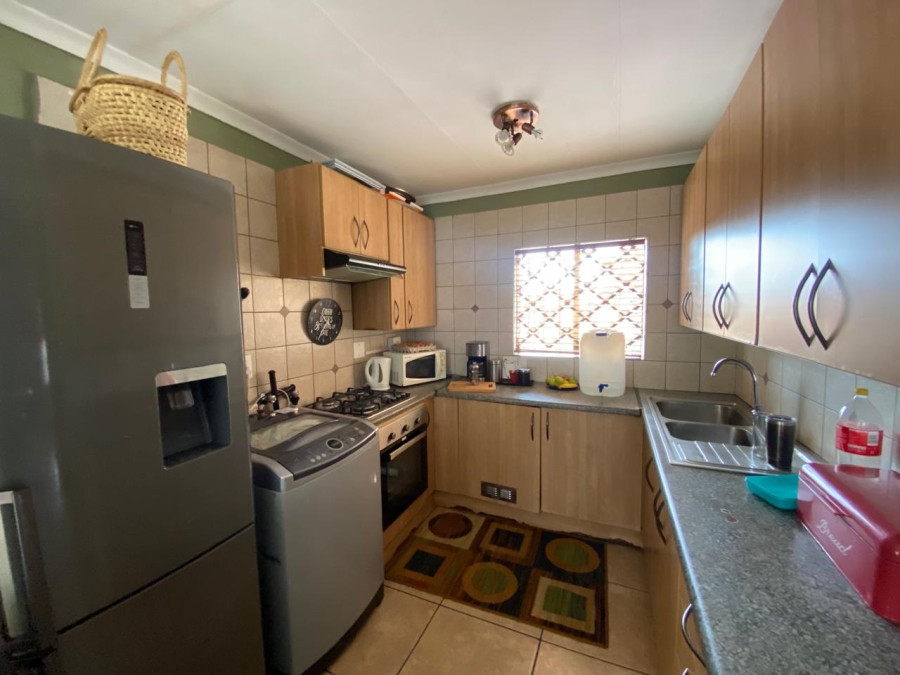 2 Bedroom Property for Sale in Kannoniers Park North West